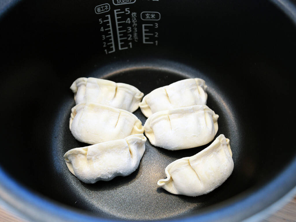 炊飯器で餃子を炊いてみたら大成功 水餃子と焼餃子のいいとこ取り 炊き餃子 が最強のご飯泥棒 年4月10日 エキサイトニュース