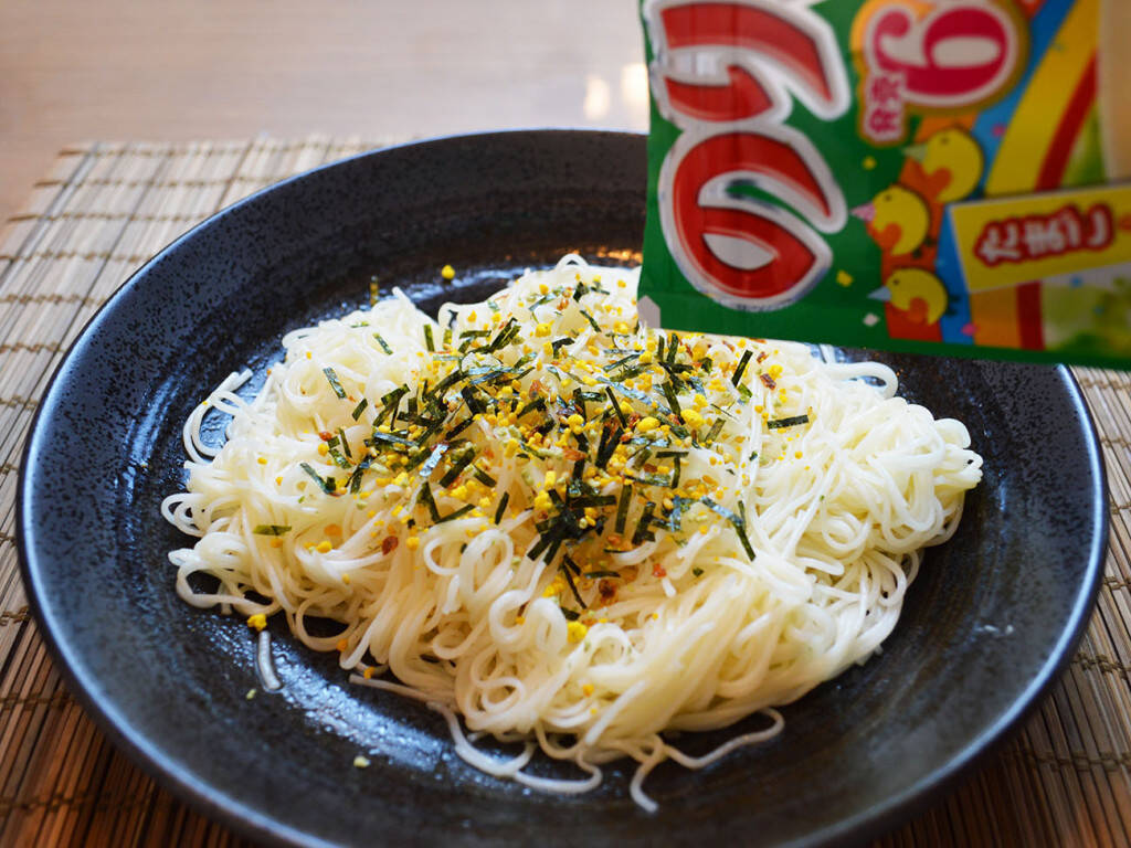 温かいそうめんにバターとのりたまを混ぜるだけで激ウマ！ やさしすぎる味わいで口の中が幸福感でいっぱいに