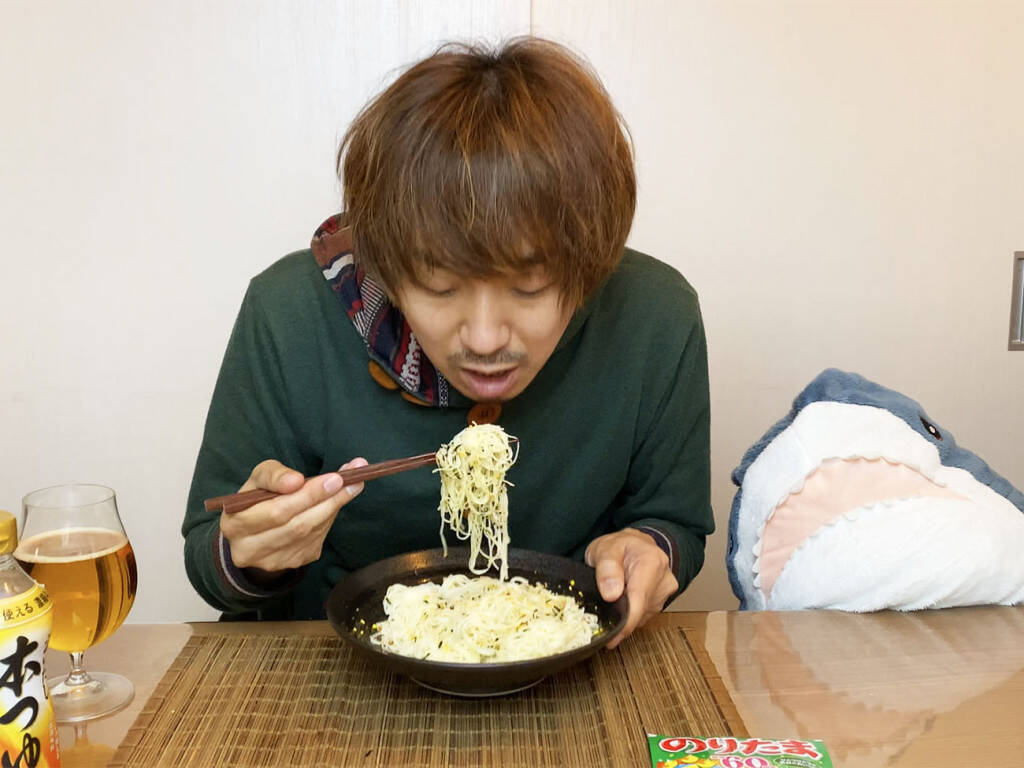 温かいそうめんにバターとのりたまを混ぜるだけで激ウマ！ やさしすぎる味わいで口の中が幸福感でいっぱいに