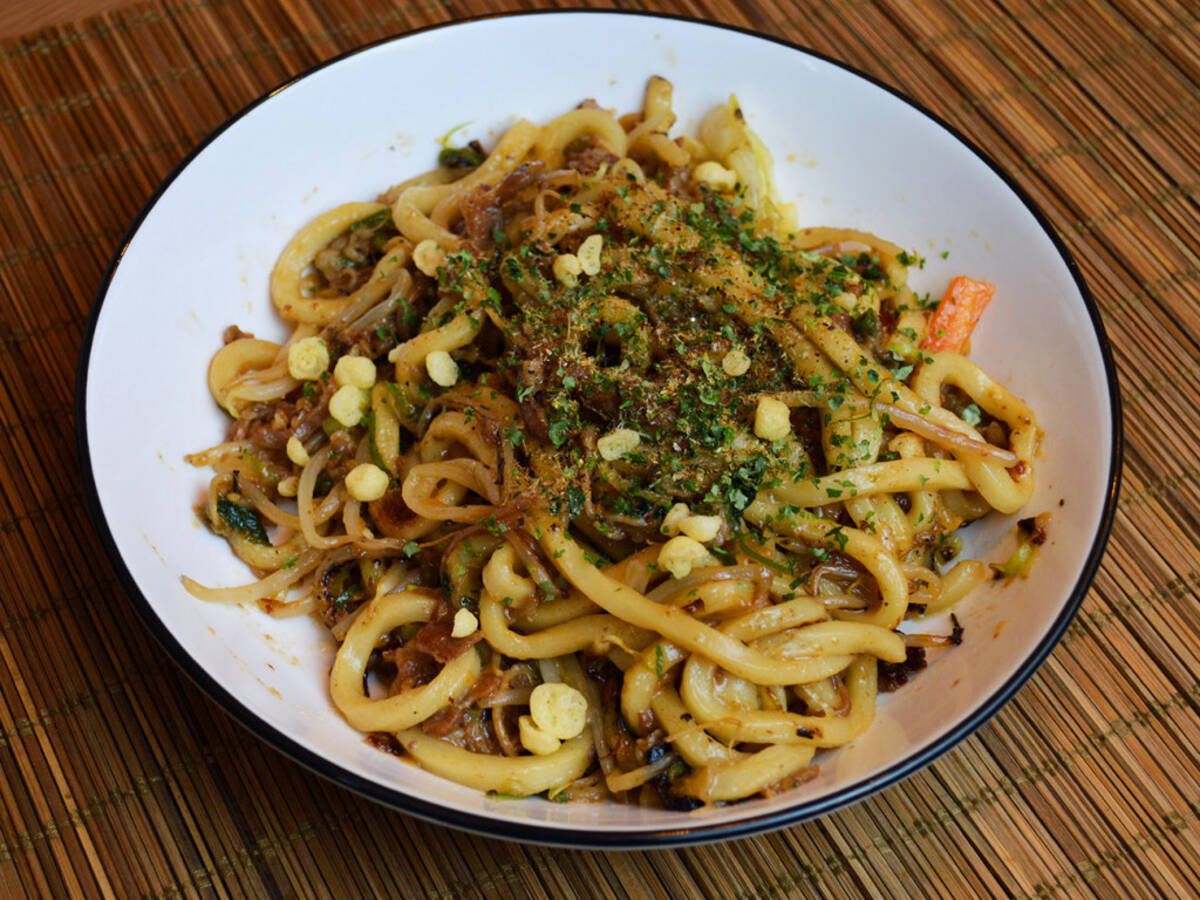 丸亀製麺のお持ち帰り 肉ぶっかけうどん を家で焼きうどんにしてみた 極太麺の弾力maxで泣く子も黙る究極のウマさ 2020年6月5日 エキサイトニュース