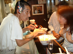 日本一まずいラーメン屋が “酒持ち込み よしもとばなな騒動” に一喝！