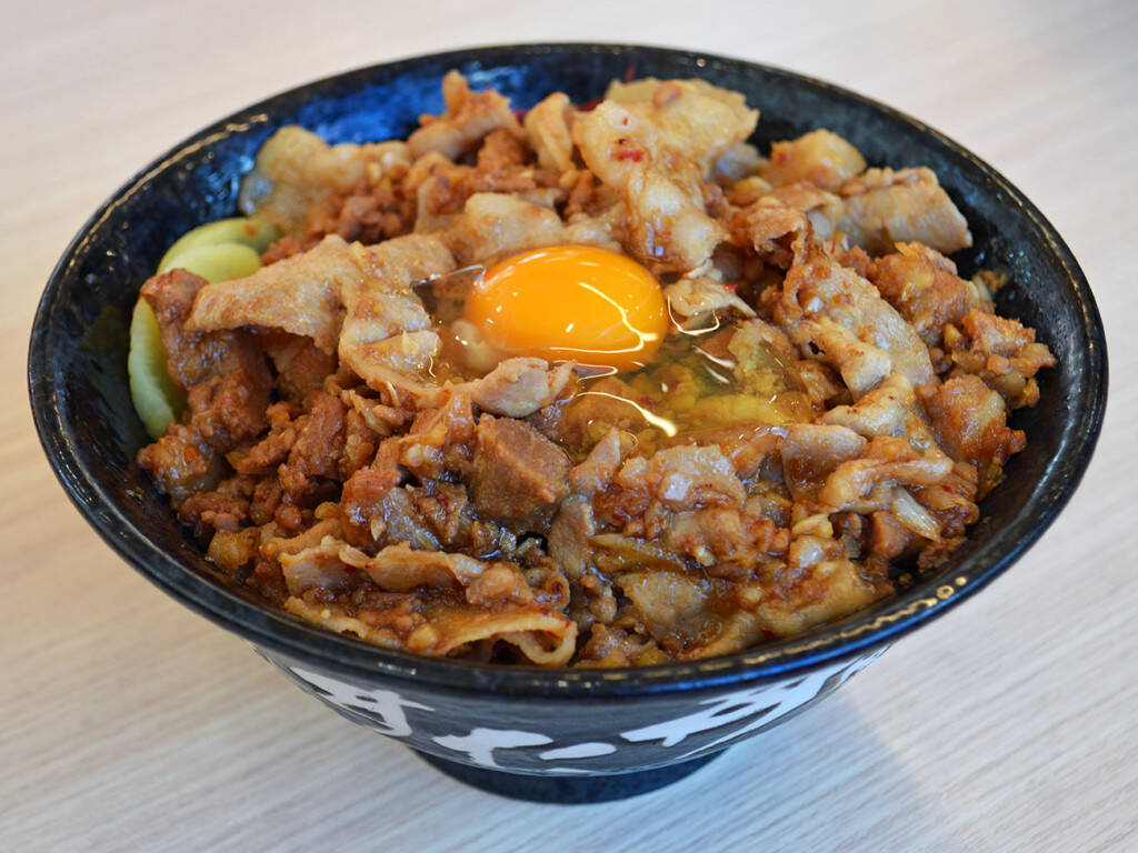 伝説のすた丼屋の秋の新メニューは油1 5倍 ニンニク8倍で狂気のウマさ ごってり 肉汁油 すた丼 を食って元気出せ 年8月29日 エキサイトニュース