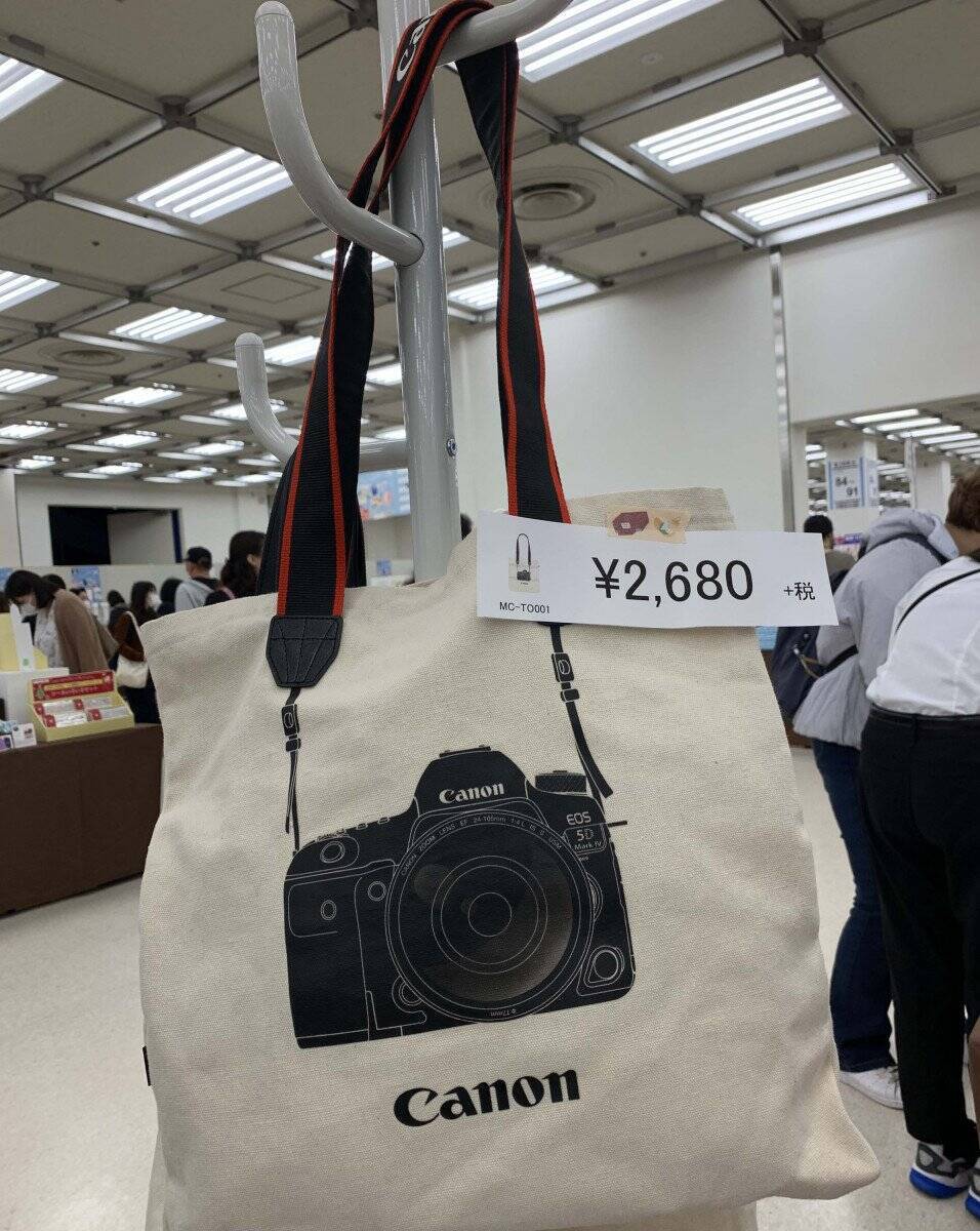 Canon一眼レフカメラがバッグに 日本最大級の文具の祭典 文具女子博 が開催 年11月28日 エキサイトニュース