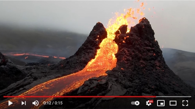 動画 もしも 溶岩の上を歩いたら 意外な展開に恐怖を再認識させられる映像 14年12月19日 エキサイトニュース