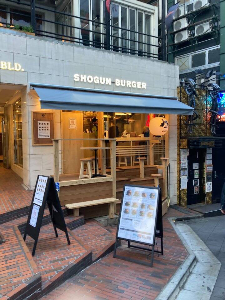 宮迫博之さんが開店を目指す焼肉屋「牛宮城」関連で話題！「ショーグンバーガー」を食べてみた