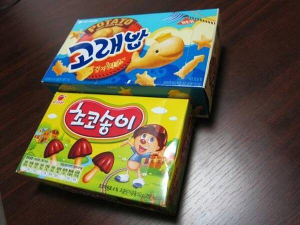 韓国のマーケットで買った きのこの山 と おっとっと の類似品お菓子 現地の人は類似品と知らない人がほとんど 13年4月13日 エキサイトニュース