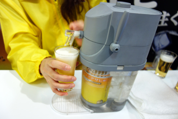 ビールにクリーミーな泡を立てるアレが自宅でも ビールアワー シリーズ最強の泡立ておもちゃ ソニックアワー 13年4月8日 エキサイトニュース