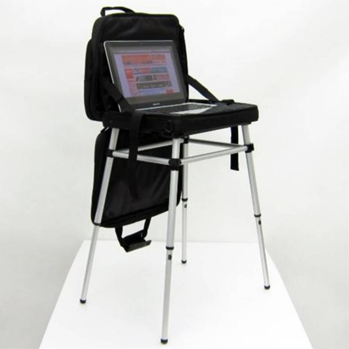 1分でバッグがデスクに変身する デスク内蔵ノートpcバッグ 10年10月29日 エキサイトニュース