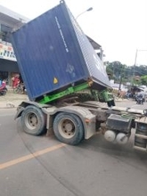セブ島幹線道路で大型トレーラー立往生　物流急増の影に整備不良　