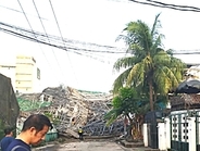 フィリピン・アンヘレスでホテル崩壊、大雨による地盤沈下原因か 日本人も利用の安宿