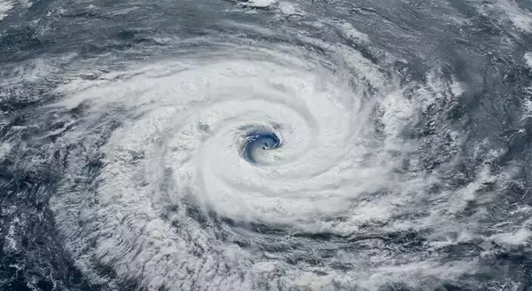 台風9号が中国に上陸 249万人が避難・空の便650便以上欠航　上海と浙江省に大打撃
