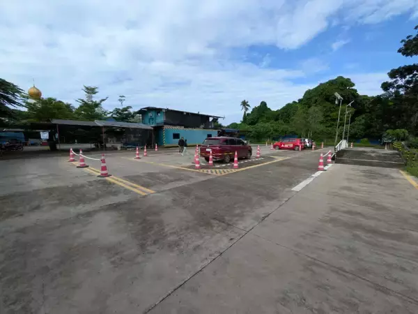 初日からカオス路上へ　フィリピン教習所の衝撃実態