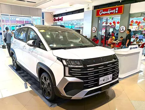 南国ダバオで輝く、ヒュンダイ新型スターゲイザーXが変える比国の家族風景