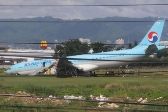 マクタン・セブ空港に長期放置の大韓航空A330型機、ついに解体撤去作業が開始