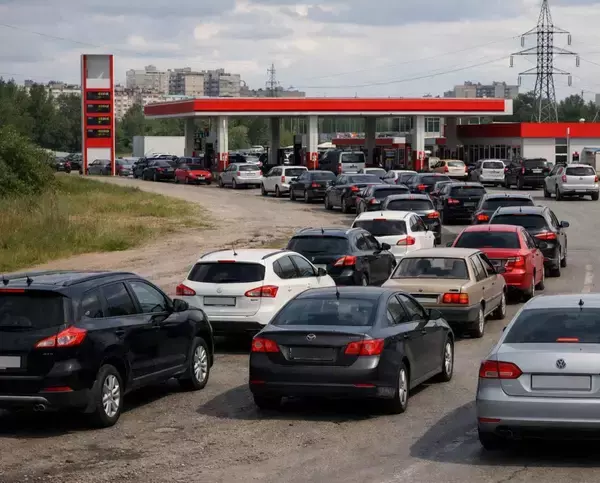 ロシアを襲うガソリン激減「第2波」の戦慄！ 製油所連続攻撃で首都モスクワも不全状態