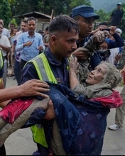 巨大土石流がネパールと中国国境を直撃　行方不明3052人・死者682人の未曽有災害、日本人家族5人も