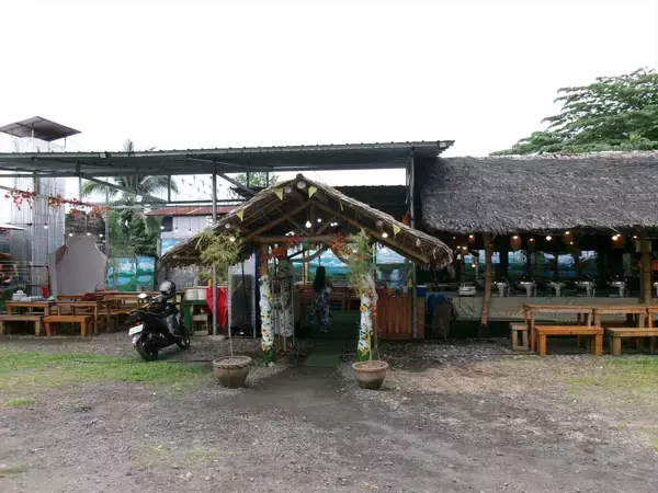 子犬も歓迎！ ダバオ・トリルに299ペソのビッフェ、厳格な「完食の掟」と伝統の家庭味