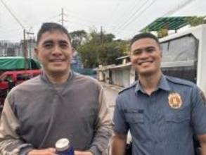 セブ島で紛失のスマホ、警察がパトカーで即配達の「神対応」　日本人留学生が感動、治安の印象覆す