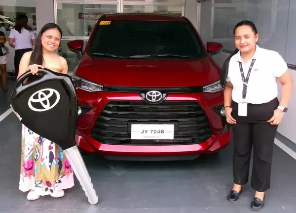 トヨタ・アバンザ　ダバオで好評！ (7人乗りミニバン)