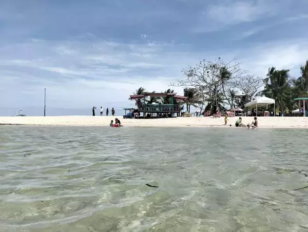 吉田 正昭・カオハガン島へ、いざ珍道中！ ウニとカニに唸る楽園体験記