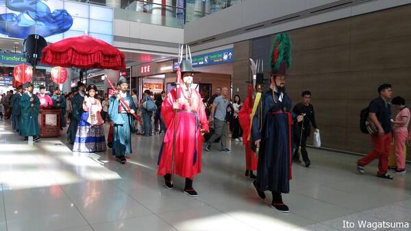 韓国人同士は厳しい体育会系社会 見下す対象の国だと同じ人物の態度が一変するって 2017年11月16日 エキサイトニュース