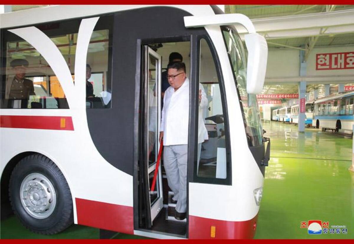 北朝鮮 金正恩委員長ご機嫌 新型トロリーバスを視察ー朝鮮中央通信 18年8月4日 エキサイトニュース