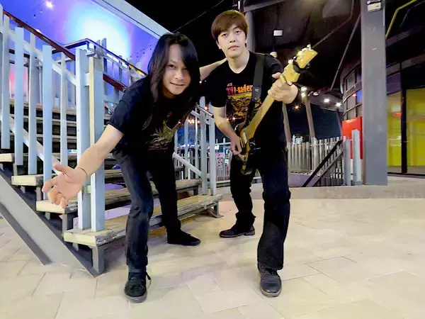 【タイ】なぜそこに日本人？ 「有名歌手のステージでプレイ」夢実現へ、さらなるステップ