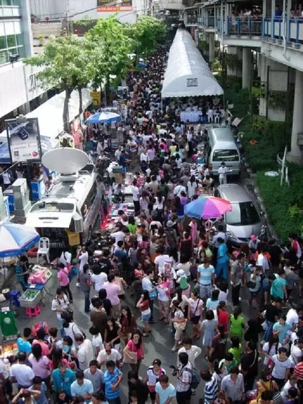 「【タイ】バンコクのシーロムと中華街で歩行者天国が復活　」の画像