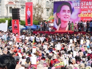【ミャンマー】スーチー顧問支持の集会に数万人　ロヒンギャ虐殺容疑に反論　「国の威信守ってくれる」
