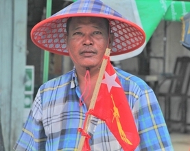 【ミャンマー】サイカーに政党の旗がはためく　ヤンゴンはや選挙ムード　与党が圧倒的多さ