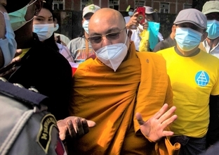 【ミャンマー】過激派仏教僧の支援者が抗議　国家侮辱罪のオンライン裁判で