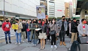 ミャンマー国軍の暴挙に抗議するデモ・東京 池袋で日本人の賛同を得たいと署名活動