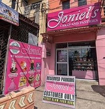 【ダバオ市トリル】街を彩る「桃色の老舗」　地域に根ざすケーキ店「ジョニエルズ」の28年