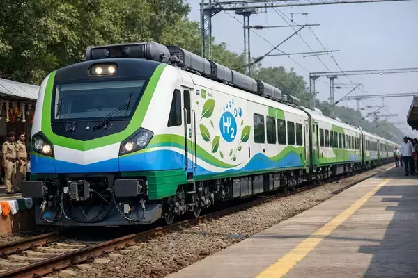 インド初の水素列車がハリヤナ州で運行開始　モディ首相が環境政策の象徴として発表