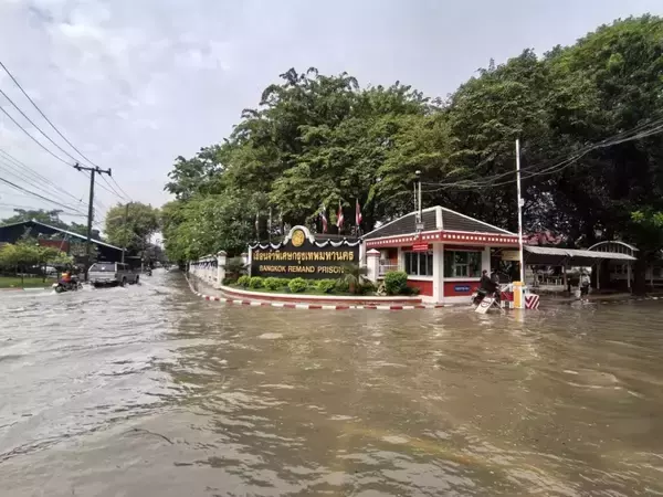 【タイ】雨季明け後も豪雨と洪水被害が続発の中、台風の接近で厳戒態勢に