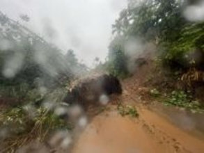 ミンダナオ島で豪雨氾濫、死者7人避難1万超　救援急ぐも道路寸断続く
