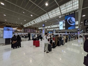 日中対立のさなか上海へ飛ぶ　成田発便ほぼ満席、入国審査も円滑　日本人客「街の雰囲気、平時と変わらず」