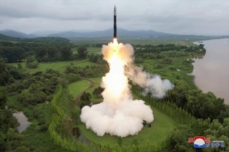 北朝鮮が新型大陸間弾道ミサイルを試射ー金正恩氏が指導　米国への対抗姿勢強調