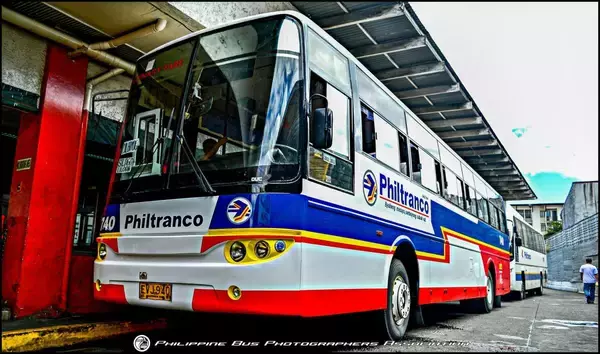 フィリピン・バス路線、コスト高と老朽化が促す「3年後」の二極化構造