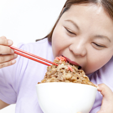 早食いの人は太りやすい？タニタ栄養士委員会に聞いた、太りにくい食べ方のコツ