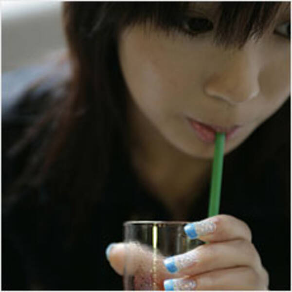 ストローでお酒を飲むと酔いやすくなる その科学的根拠とは 2014年8月14日 エキサイトニュース