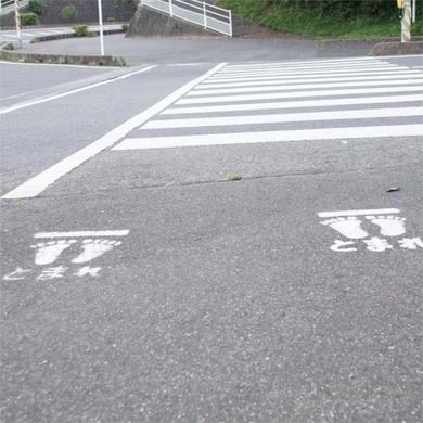 飛び出す少女 で交通事故防止 道路にトリックアート描き注意喚起 10年9月10日 エキサイトニュース