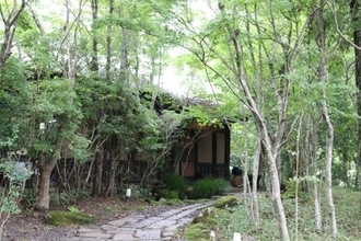 【大分・由布院温泉】一万坪に佇む全室露天風呂付き離れの宿「ゆふいん 月燈庵」