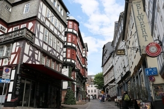 ドイツ・メルヘン街道の町マールブルクでグリムの小径を歩き、おとぎの世界に浸る