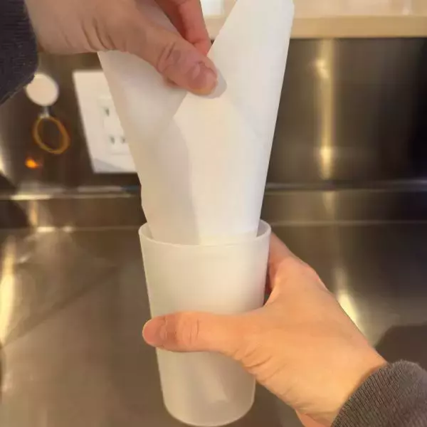 「クッキングシートに文字を書くと？　活用法が「目からウロコ」」の画像