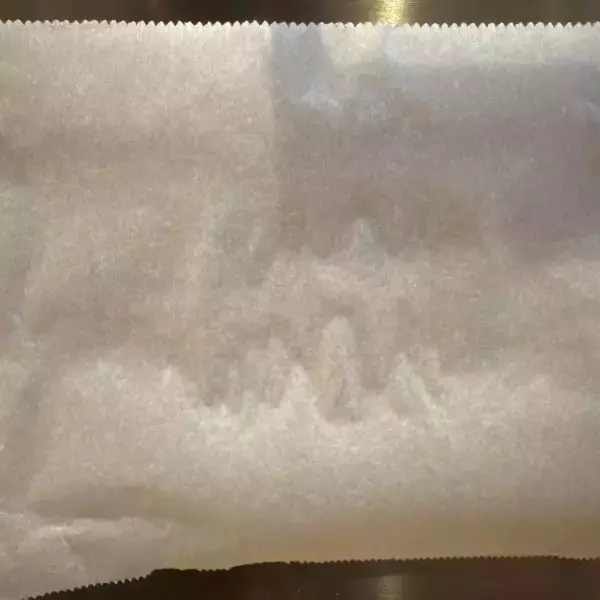 「クッキングシートに文字を書くと？　活用法が「目からウロコ」」の画像