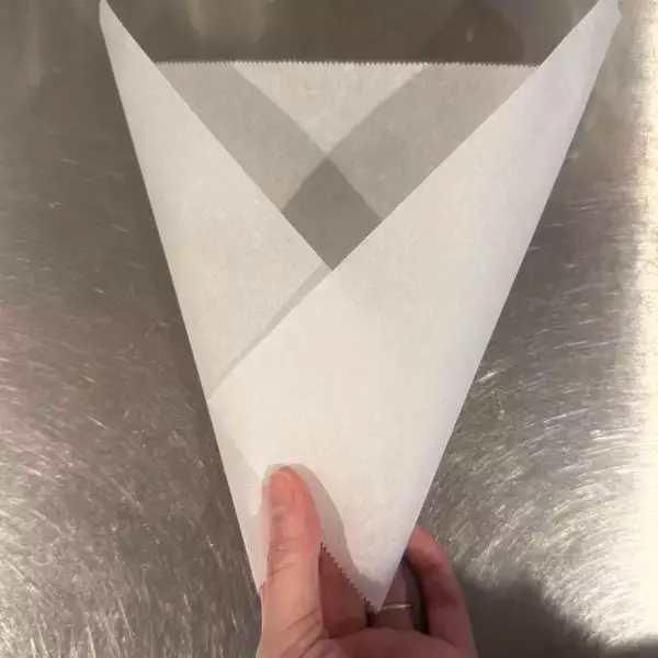 「クッキングシートに文字を書くと？　活用法が「目からウロコ」」の画像