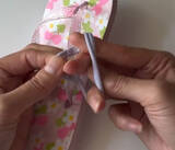 「１００均のヘアゴムで…　夏の必須アイテムに「これで痛くない」「天才ですね」」の画像3