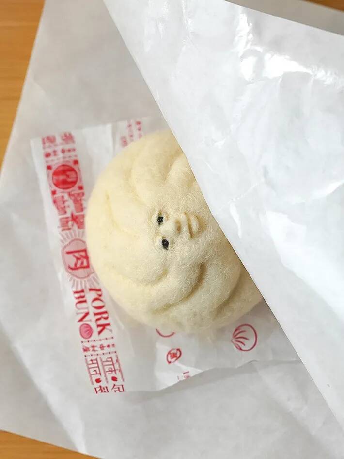 「めっちゃ見てくる」「夢に出てきそう」　『人面肉まん』の表情から目が離せない！