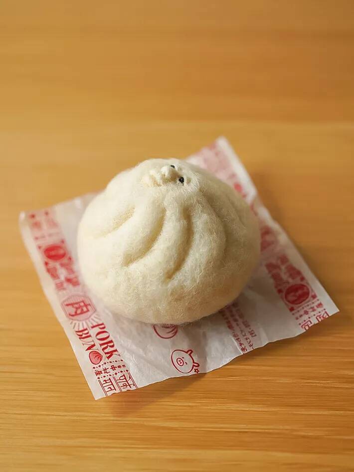 「めっちゃ見てくる」「夢に出てきそう」　『人面肉まん』の表情から目が離せない！